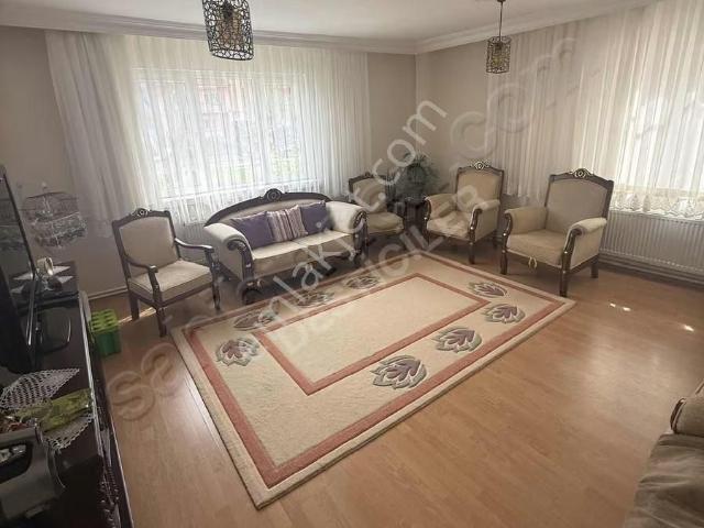 Ad desticiler Alanönü Adliye Yakını 2+1 100 M2 Bakımlı Daire