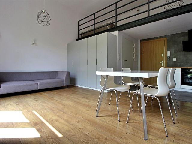 Ładna kawalerka z antresolą |przy sky tower Wrocław, Krzyki