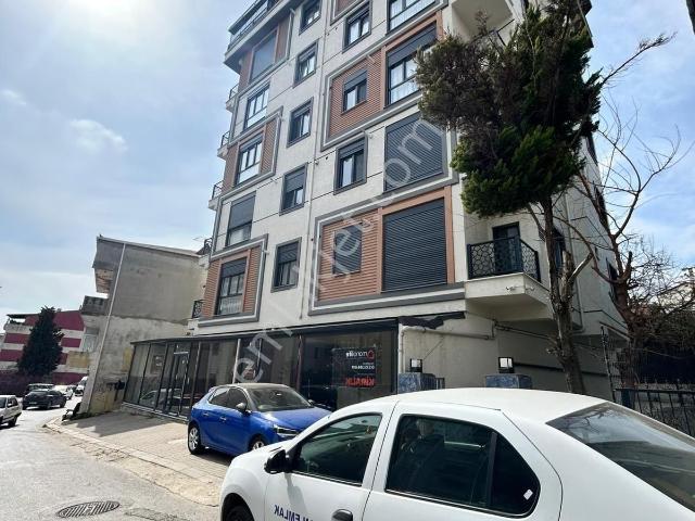 Adnan Kahveci Metroya Yürüme Panjurlu 4+1 Teraslı İskanlı Dubleks