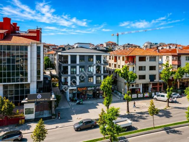 Adnan Kahveci Cad.üzeri Sıfır Binada Kap.otoparklı Lüx 2+1 Daire