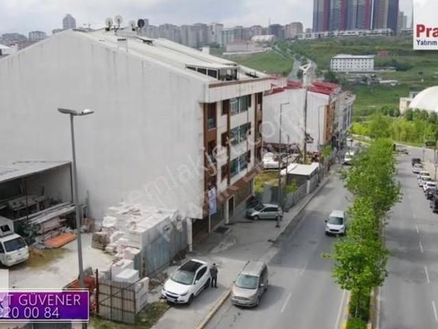 Adnan Kahveci Cadesi Üzerinden'de Satılık 350 M2 İş Yeri