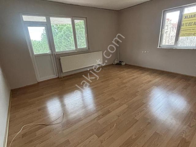 Adnan Menderes Mahallesinde 3+1 Kiralık Daire