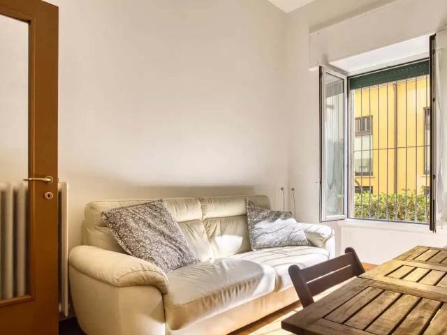 Adorable 1 bed flat near centre