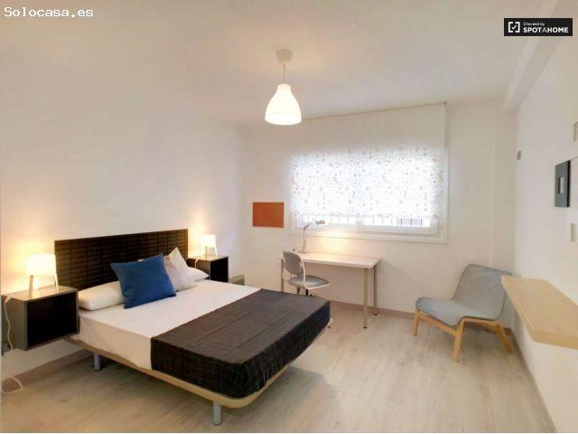 Adorable habitación en alquiler en apartamento de 5 dormitorios en Puente de Vallecas