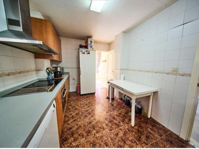 ADOSADA CON PISCINA AL PRINCIPIO DE LA CUESTA DEL AQUAOLA