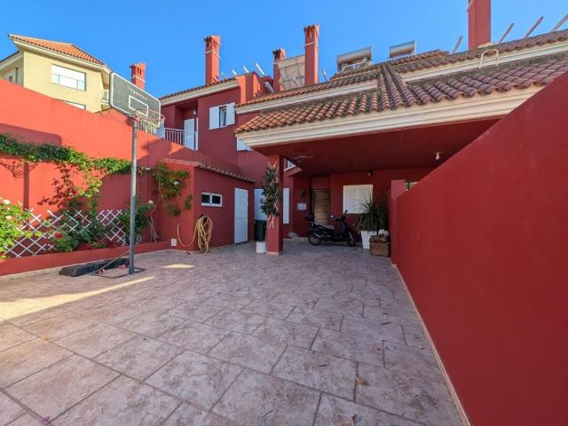 Adosada en Alquiler en Linea De La Concepcion, La Cádiz