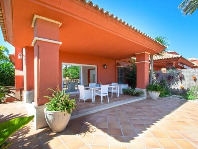 Adosada en venta en Marbella, Marbella Este Santa Clara