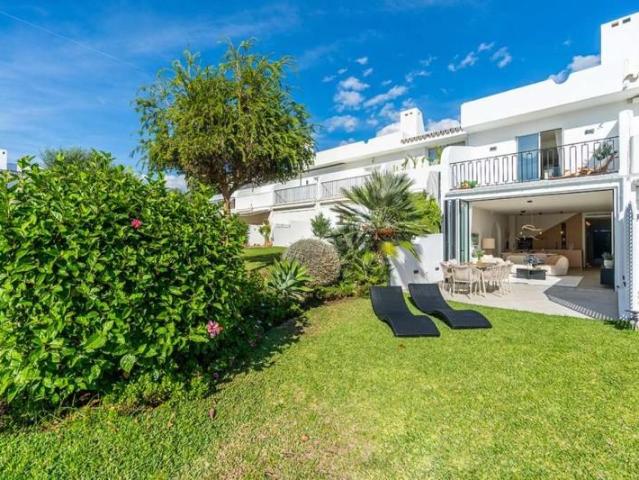 Adosada en venta en Marbella