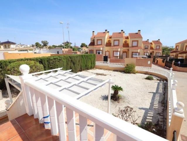Adosada en venta en Orihuela Costa, Montezenia