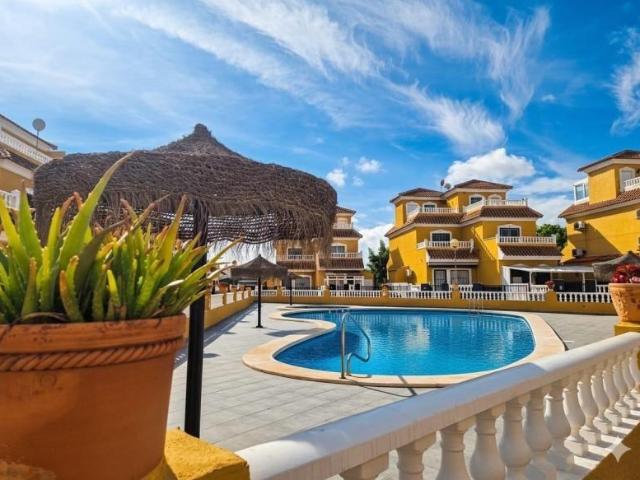 Adosada en venta en Orihuela Costa, Los Almendros La Florida
