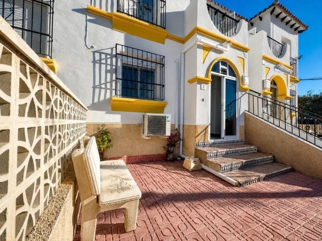 Adosada en venta en Orihuela Costa, Villamartín