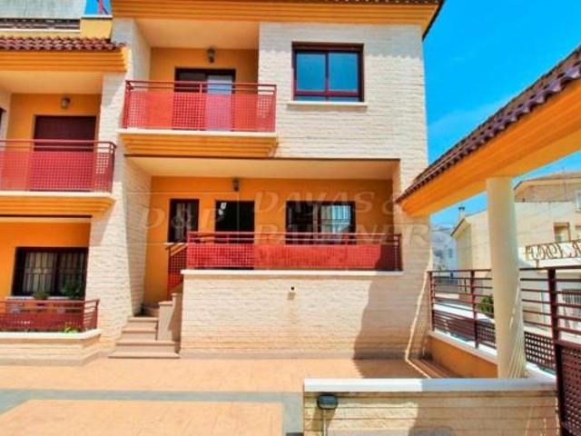 Adosada en venta en Orihuela, Los Desamparados