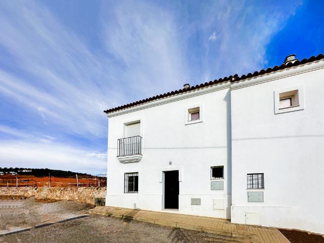 Adosada en Venta en Alanis Sevilla