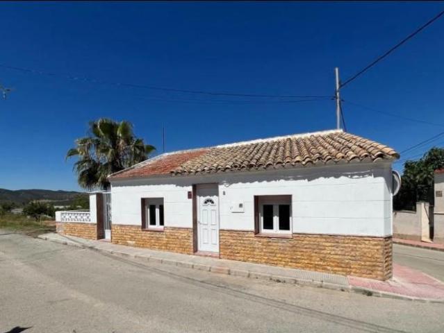 Adosada en venta en Algueña