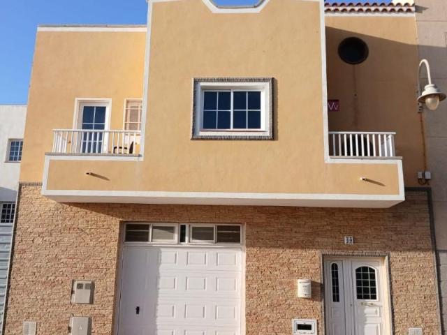 Adosada en venta en Arico, Las Listadas