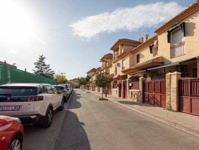 Adosada en venta en Armilla, Colegio Nazaríes
