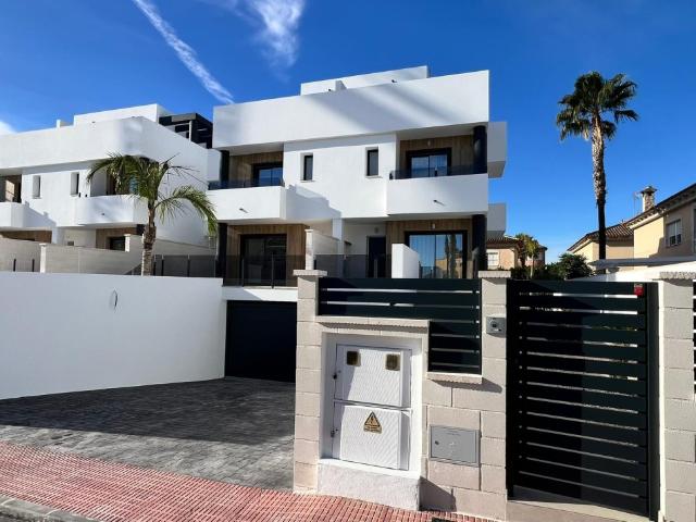 Adosada en Venta en Benferri Alicante