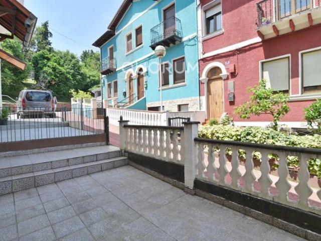 Adosada en venta en Bilbao, Basurtu