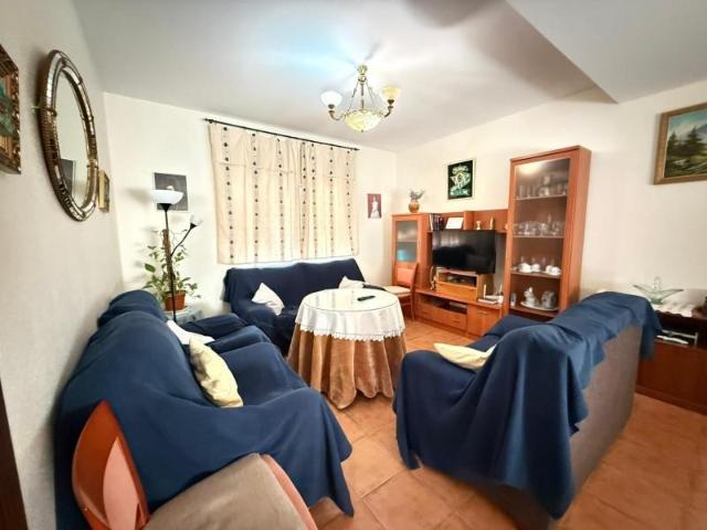Adosada en venta en Carrión de los Céspedes, Andalucia