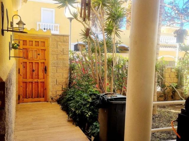 Adosada en venta en Ceuta, Loma Margarita