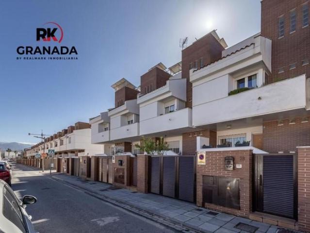 Adosada en venta en Churriana de la Vega, VIAL