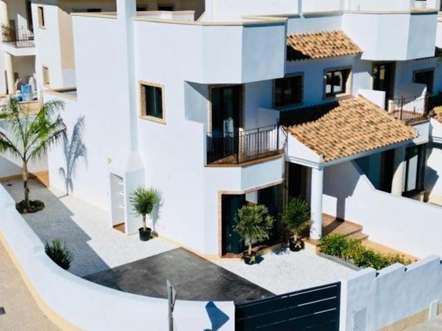 Adosada en Venta en Cox Alicante