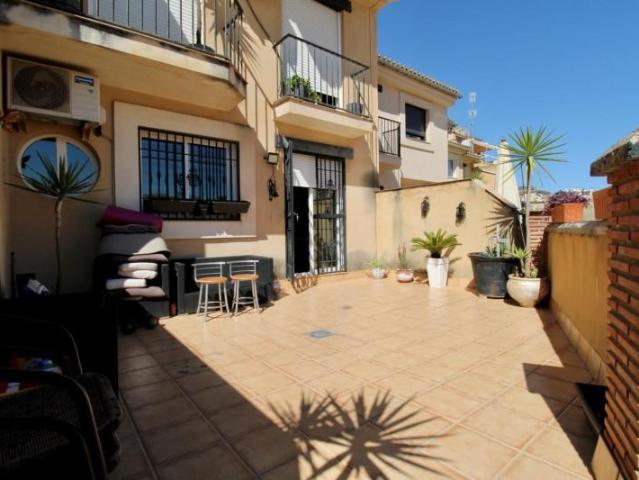 Adosada en venta en Huétor Vega, Zona metropolitana