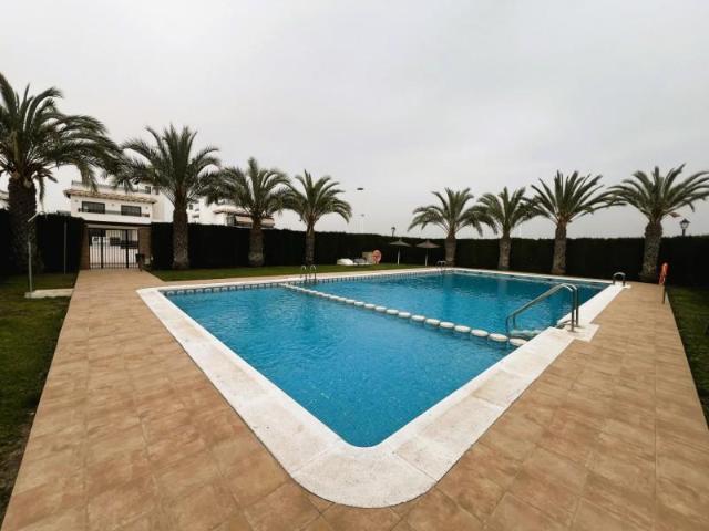 Adosada en venta en La Marina, El pinet