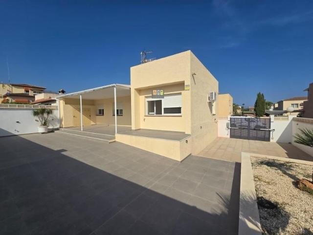 Adosada en venta en La Nucia, Bello horizonte