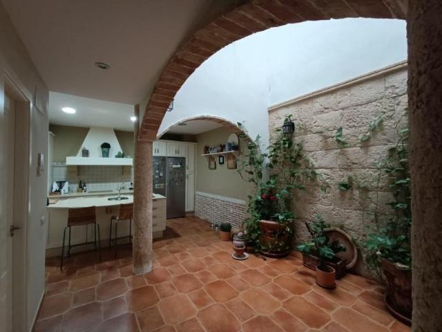 Adosada en venta en La Carlota, Casco urbano