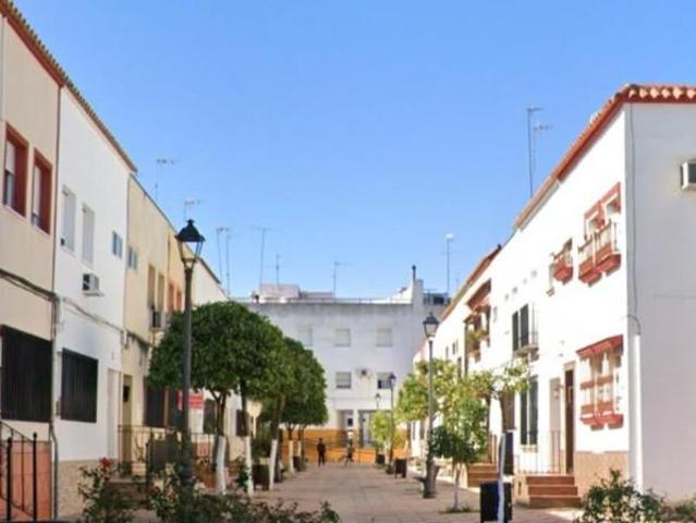 Adosada en venta en Las Cabezas de San Juan, Andalucia