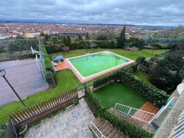Adosada en venta en León, Trobajo del Camino