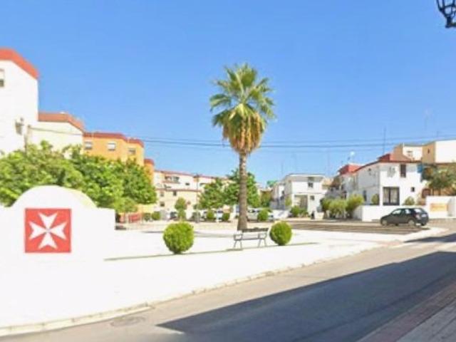 Adosada en venta en Lora del Río, Andalucia