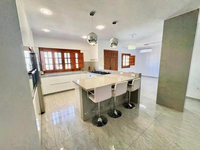 Adosada en venta en Salobreña, Ayuntamiento