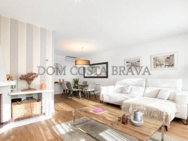Adosada en venta en Sarrià de Ter, Gironès