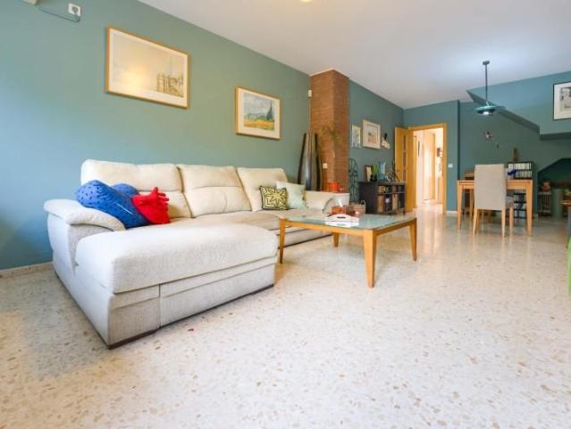 Adosada en venta en Tomares, Aljamar