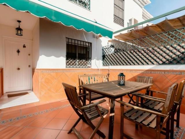 Adosada en venta en Tomares, Santa Eufemia