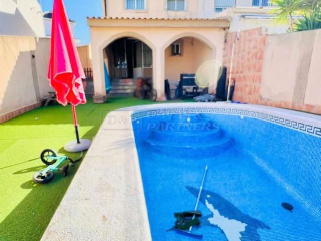Adosada en venta en Torrevieja, Los Balcones