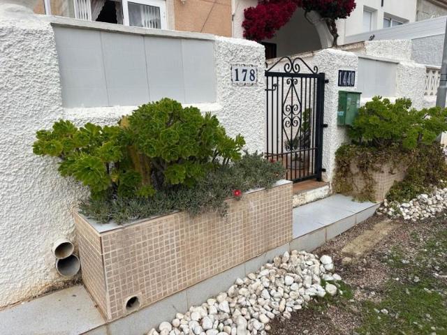 Adosada en venta en Torrevieja, San luis