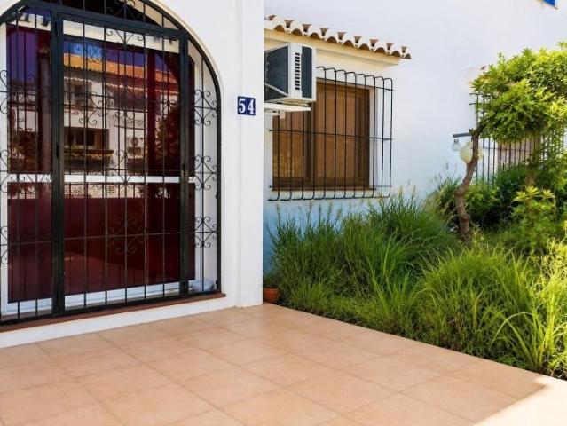Adosada en venta en Torrevieja, Lago jardin