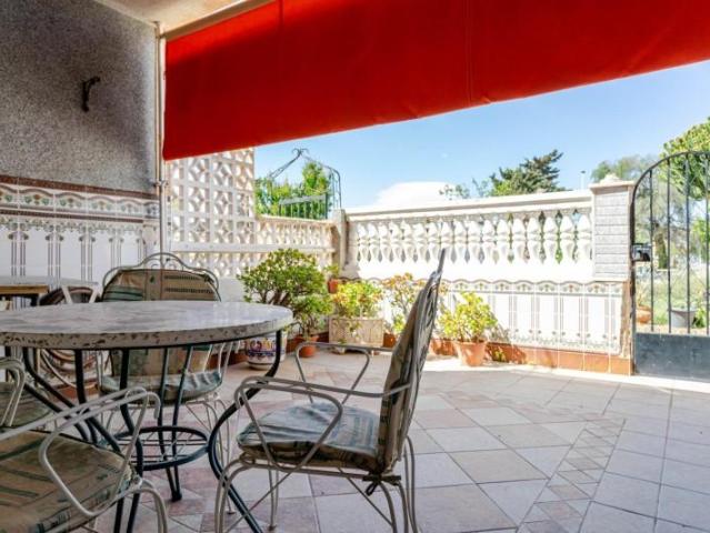 Adosada en venta en Torrevieja, Torreta florida