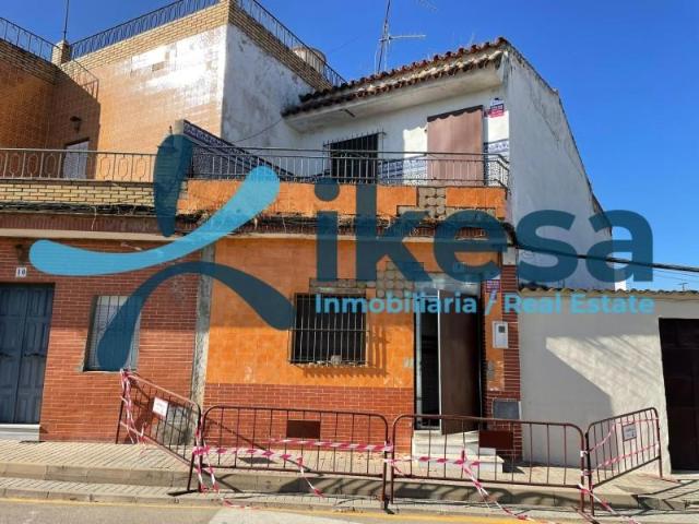 Adosada en venta en Villamanrique de la Condesa, Andalucia