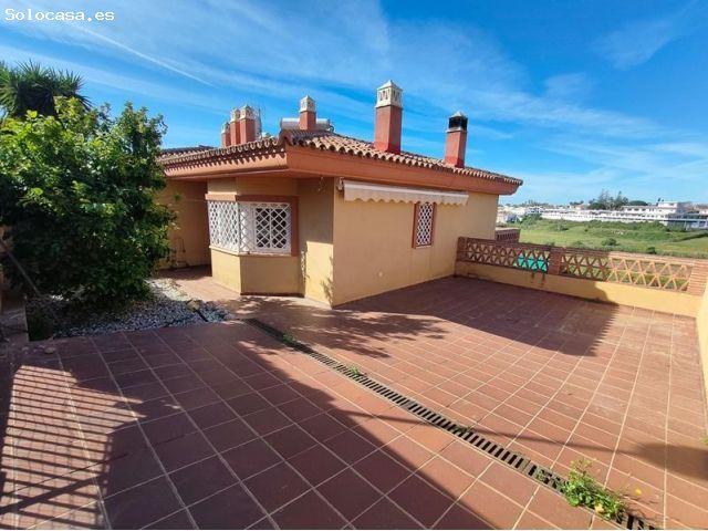 ADOSADA INDEPENDIENTE CON VISTAS PANORÁMICAS Y PISCINA PRIVADA