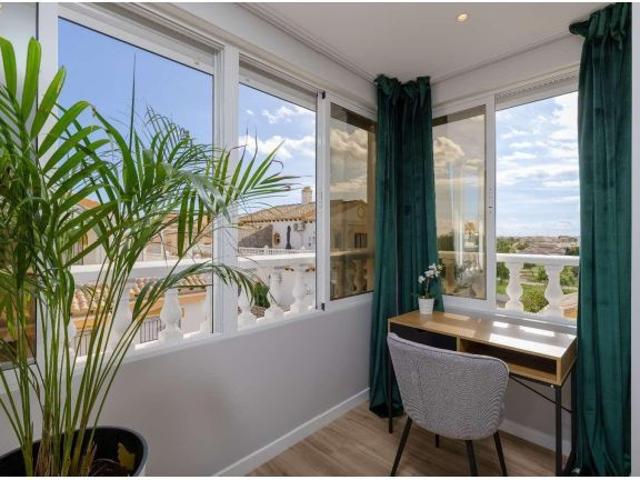 Adosado Mediterráneo Boutique con Interior de Diseño y Vistas al Mar en Orihuela Costa