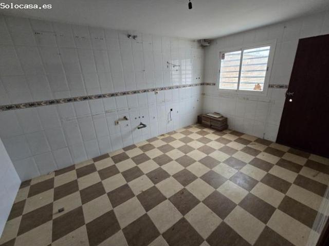 Adosado a reformar en La Carlota, Córdoba