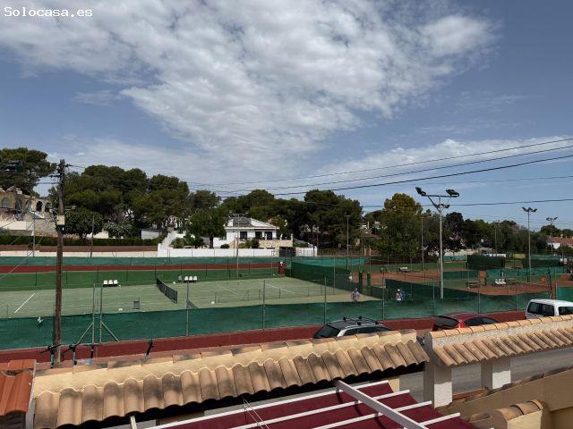 ADOSADO COMPLETAMENTE REFORMADO FRENTE AL CLUB DE TENIS DE LOS BALCONES – AMPLITUD, CONFORT Y UBICAC