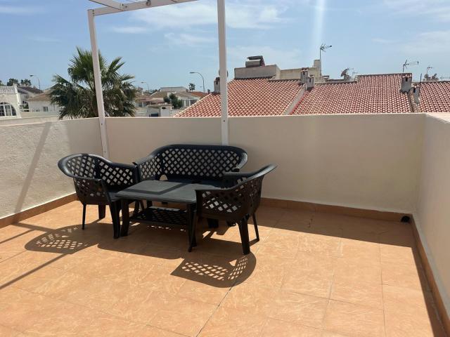 ADOSADO CON 2 BAÑOS Y SOLARIUM PRIVADO!