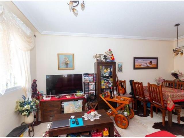 Adosado con 2 dormitorios y 2 baños, con piscinas comunitaria en zona Villamartin Orihuela Costa