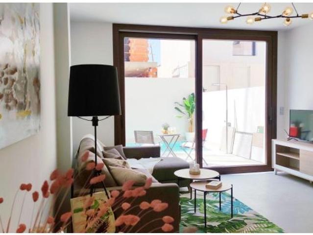 Adosado con 3 dormitorios, 2 baños, piscina privada y solarium en zona de San Javier