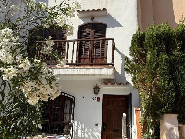 ADOSADO CON VISTAS AL MAR Y SOLÁRIUM PRIVADO